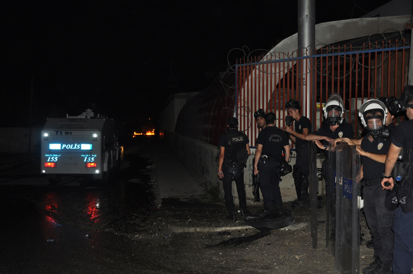 Tarsus’ta Molotof attığı iddia edilen 1 kişi tutuklandı